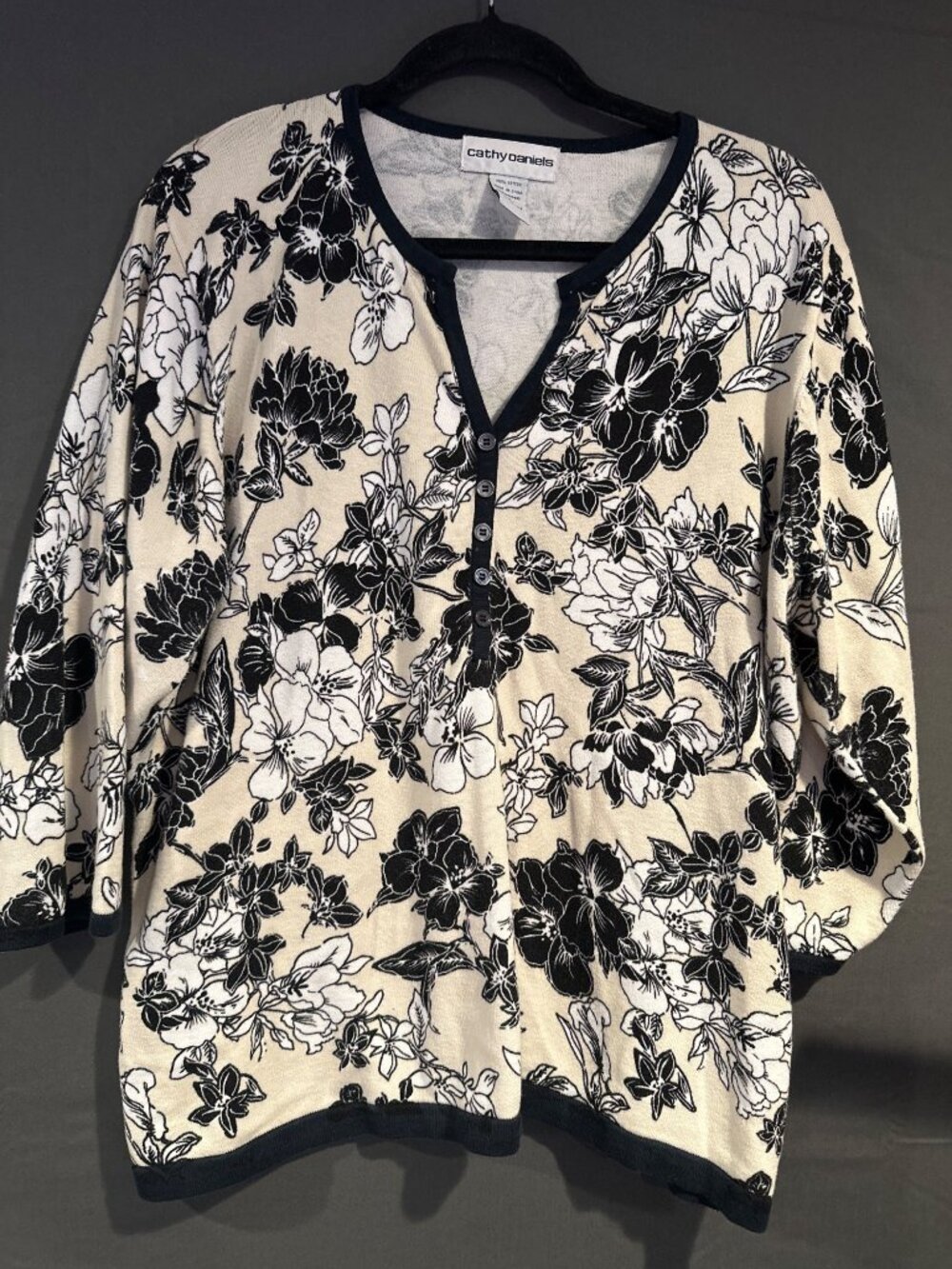 Women 1X Cathy Daniels 100% Cotton Black White Floral Henley Top Plus Size